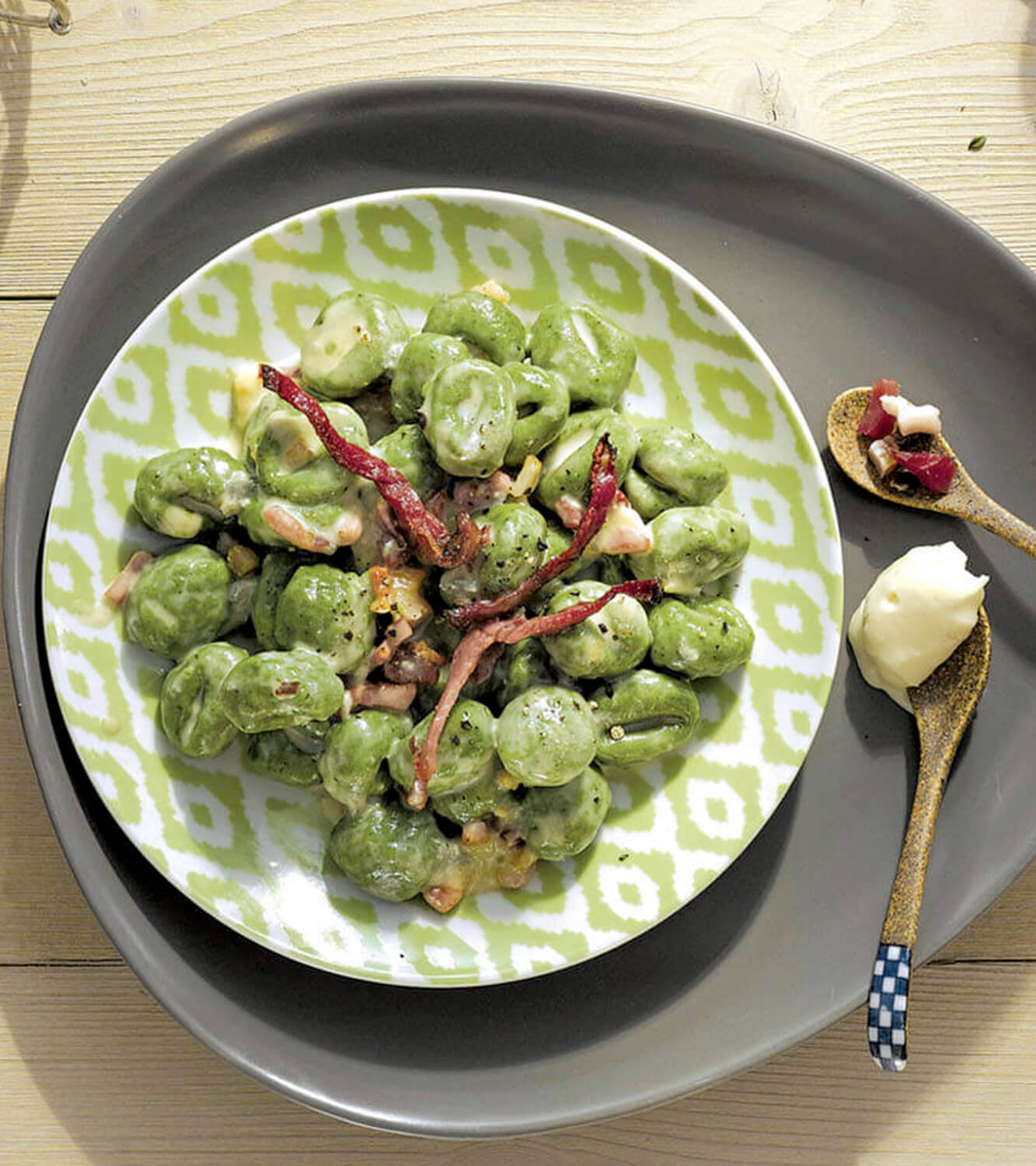 Gnocchi ricotta e spinaci con Gorgonzola e speck