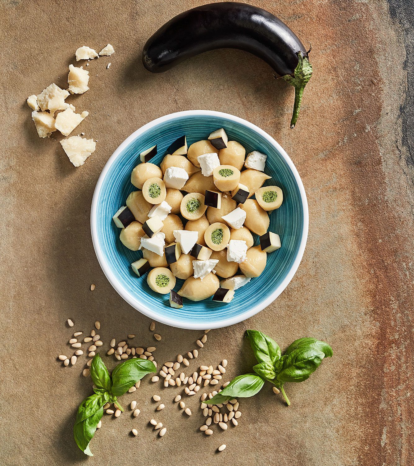 Gnocchi rellenos de pesto con berenjenas y 2 ricotas